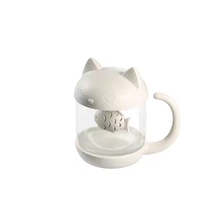 Tasse de thé au bureau avec verre infuseur de la verrerie en forme de chat